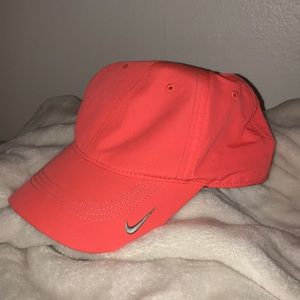 NIKE GOLF HAT